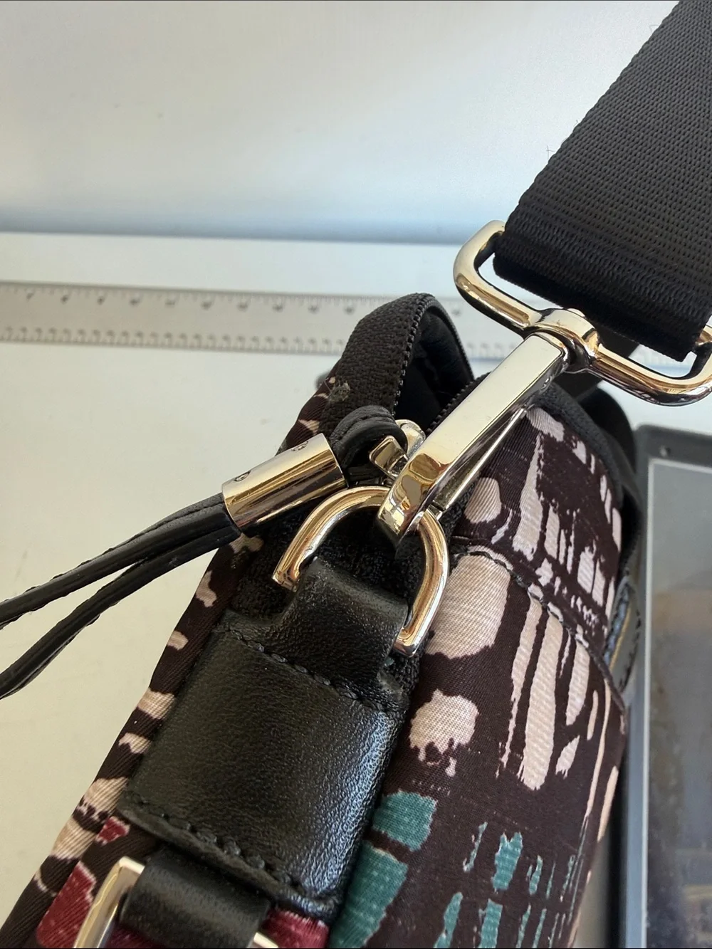 TUMI MESSENGER LAPTOP BAG PRINTED NYLON MULTICOLOR HOLDS A 15” LAPTOP OR TABLET